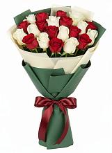 Букет Микс из красных и белых роз в Сарове