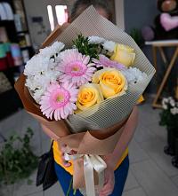 Букет цветов из:  Герберы, Розы и Хризантемы в Сарове