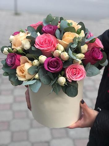 Цветочная композиция из Розы в шляпной коробке в Сарове