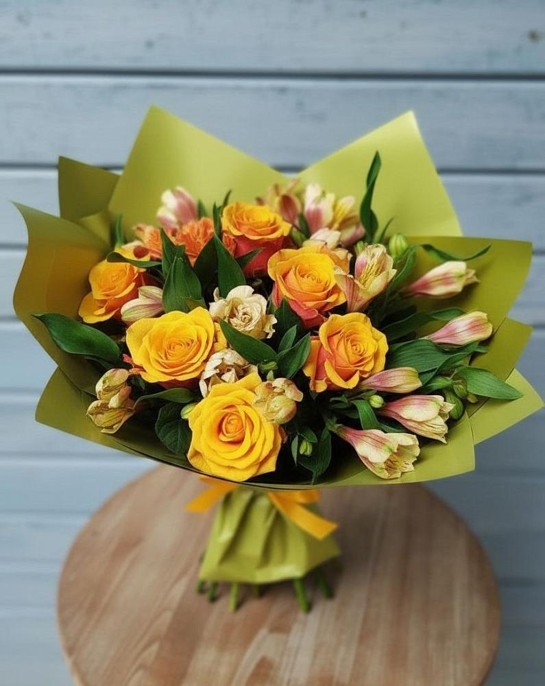 Букет цветов из: Альстромерии и Розы в Сарове