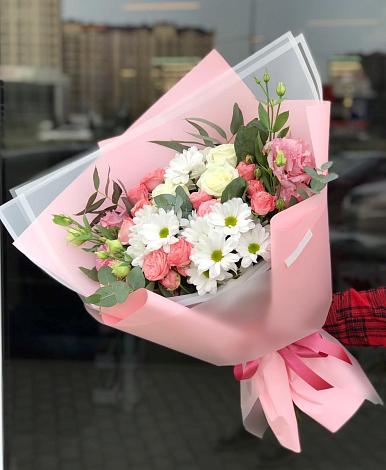 Букет цветов из: Розы, Лизиантусы и Хризантемы в Сарове
